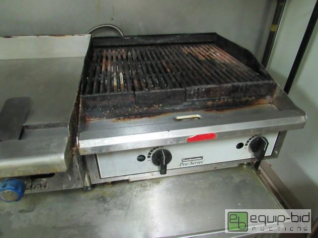 lot 383 image: Toast Master Pro Series 24Inch Charbroiler
