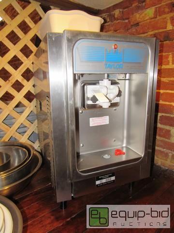 lot 415 image: Correction 2010 Taylor Counter Top Ice Cream Machine
