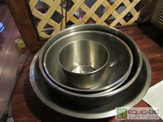lot 419 image: Lot Of (5) Stainless Steel Bowls
