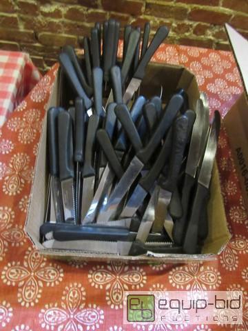 lot 438 image: Large Lot Of Steak Knives