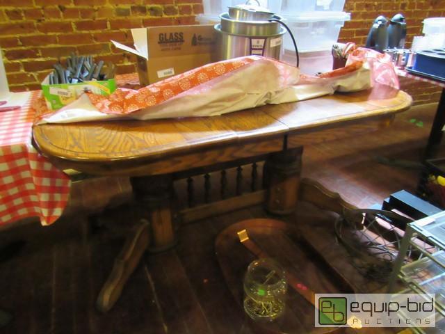 lot 464 image: Oak Dining Room Table