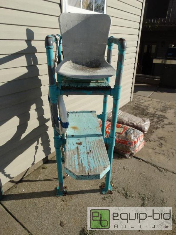 lot 12 image: Vintage life guard platform seat.  This is ve...