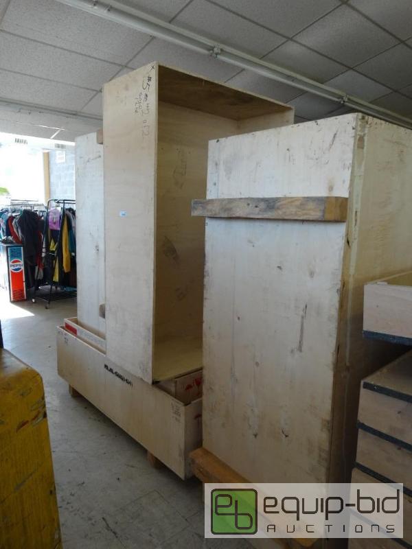 lot 1531 image: Lot of 6 various size large wood crates....