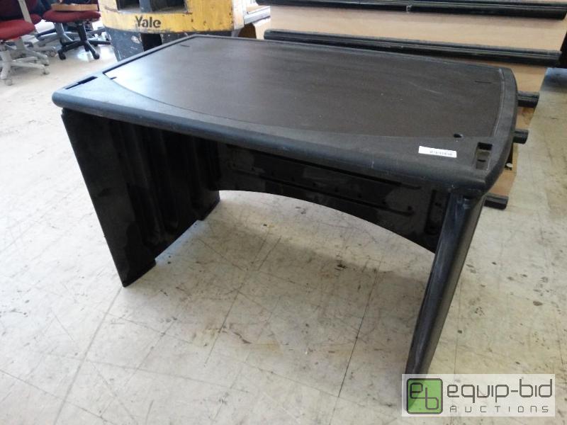 lot 1533 image: Plastic desk....