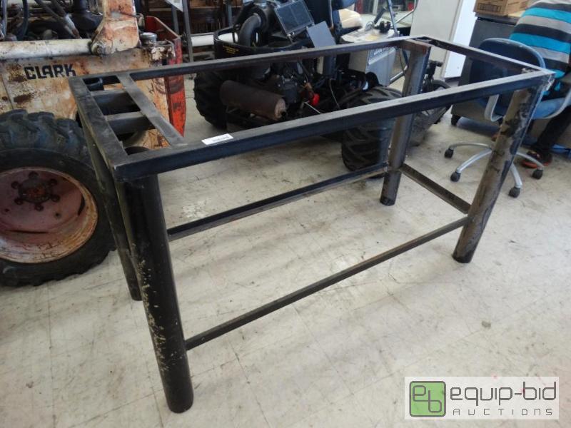 lot 1546 image: Heavy duty steel stand....