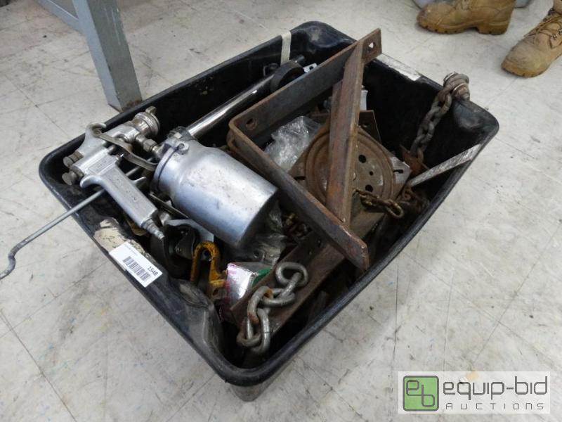 lot 1548 image: Tub of various hardware and misc....