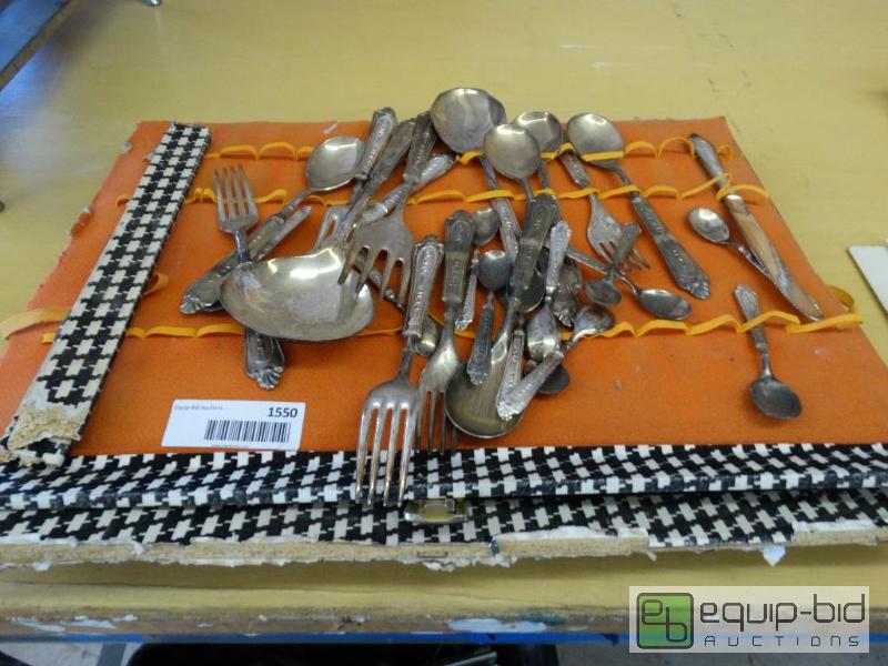 lot 1550 image: Bicentennial spoon collection....