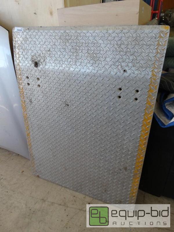 lot 1555 image: Aluminum dock plate....