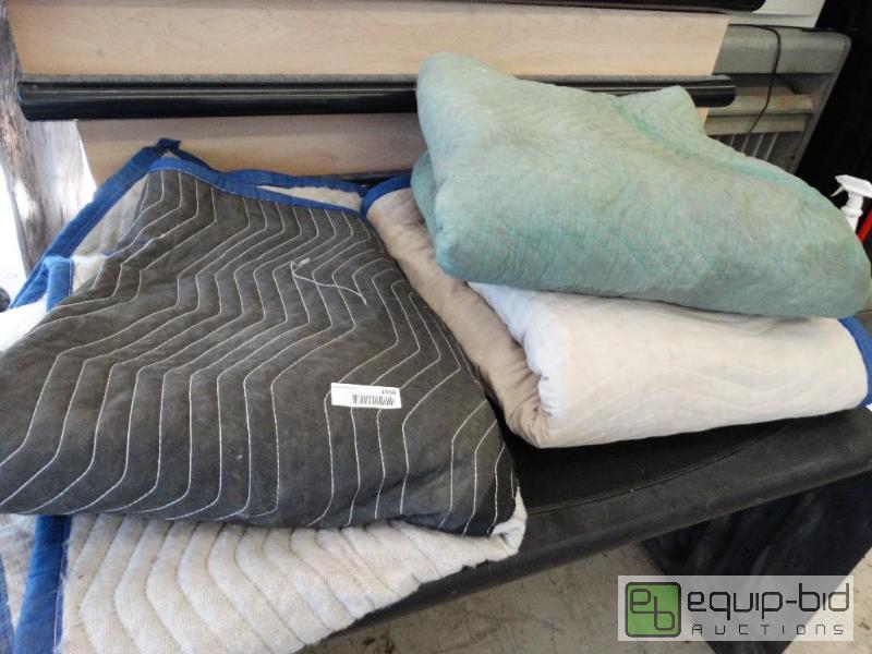lot 1556 image: 3 packingmoving blankets....