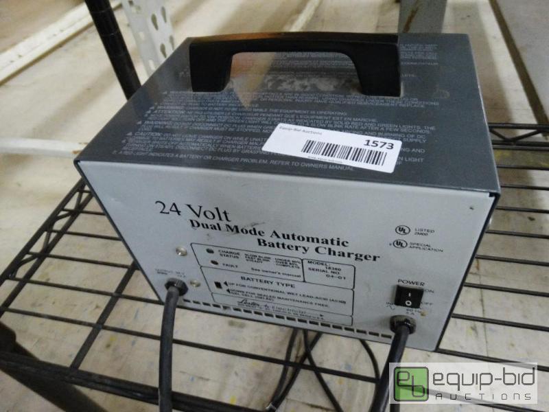 lot 1573 image: Lestronic II 24 volt charger....