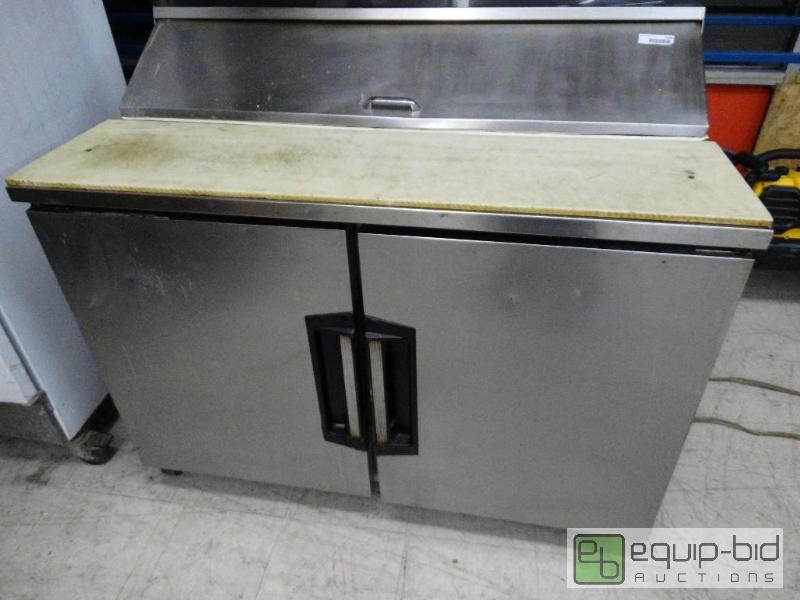 lot 1588 image: Refrigerated prep table with poly cutting boa...