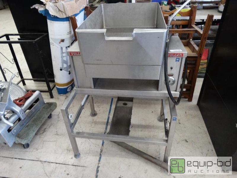 lot 1606 image: Vulcan model- VECTS-12&nbsp12 gallon braisin...