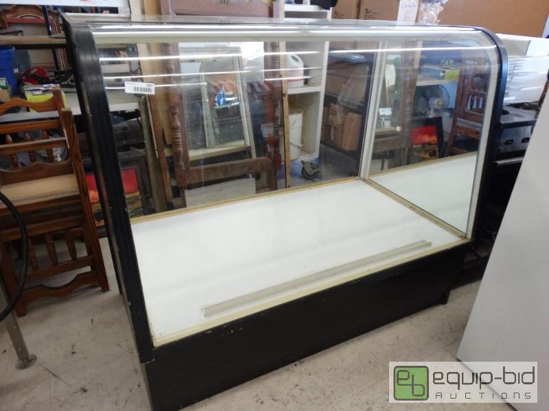 lot 1607 image: Glass front delidonut case.  No back doors....