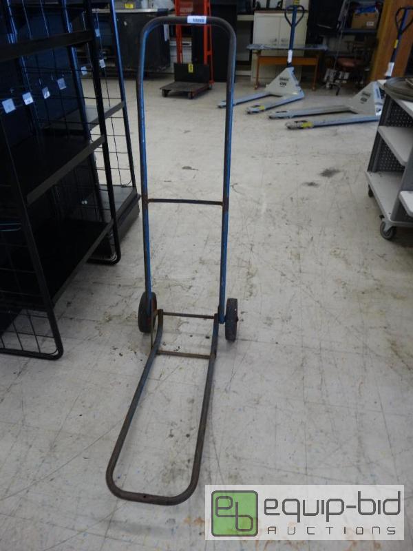 lot 1611 image: Metal 2 wheel dolly....