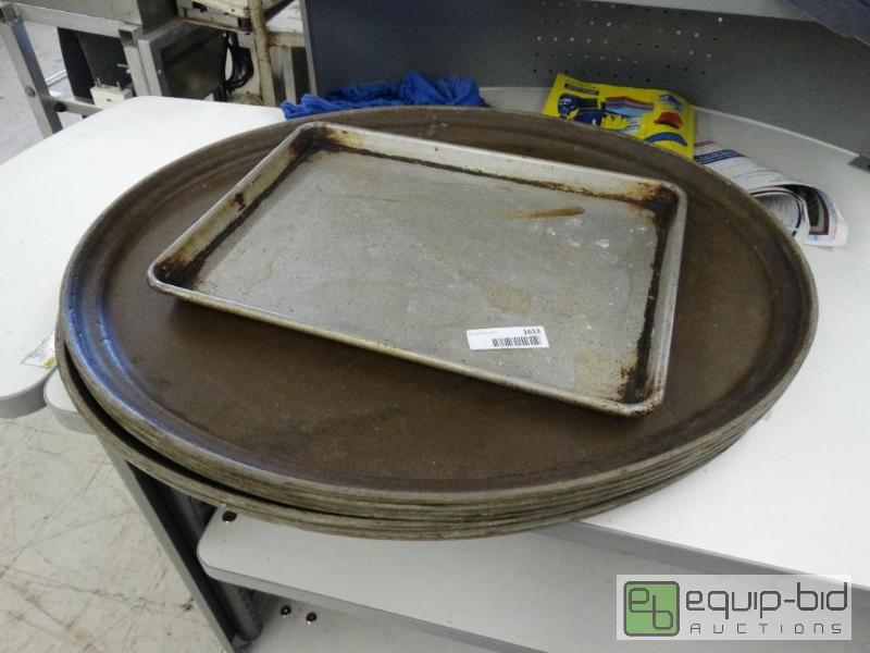 lot 1613 image: 6 large oval serving trays and 1 half sheet p...