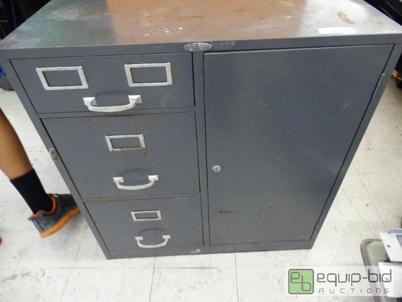 lot 1614 image: Metal office cabinet....