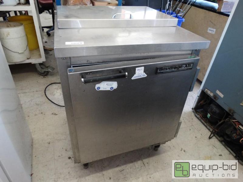 lot 1621 image: Beverage air refrigerated prep table.  Needs ...