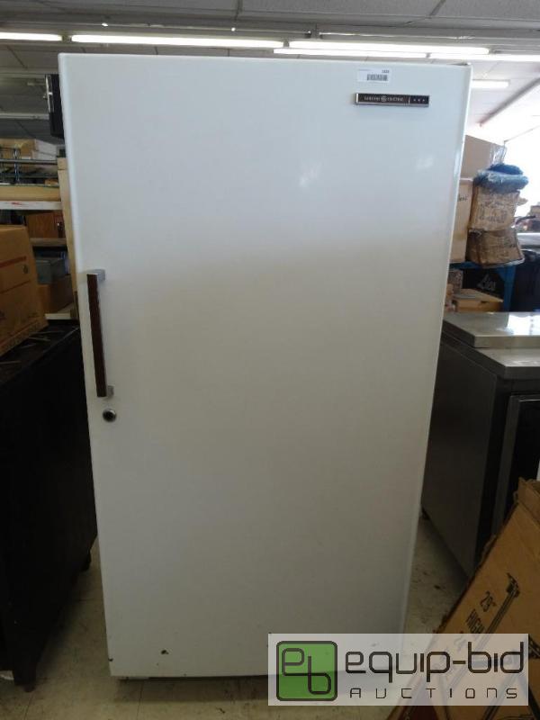 lot 1626 image: GE upright freezer.  Works....