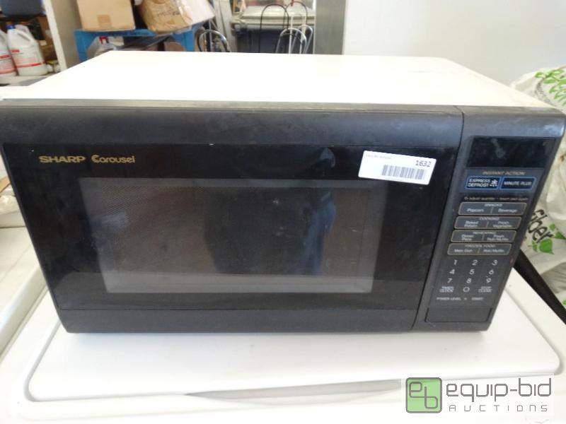 lot 1632 image: Sharp microwave....