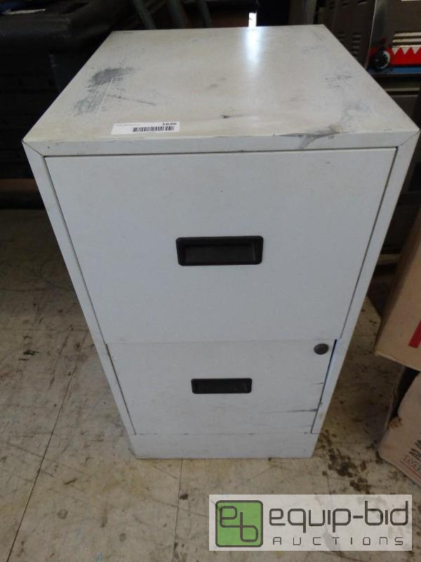lot 1636 image: 2 Drawer file cabinet....
