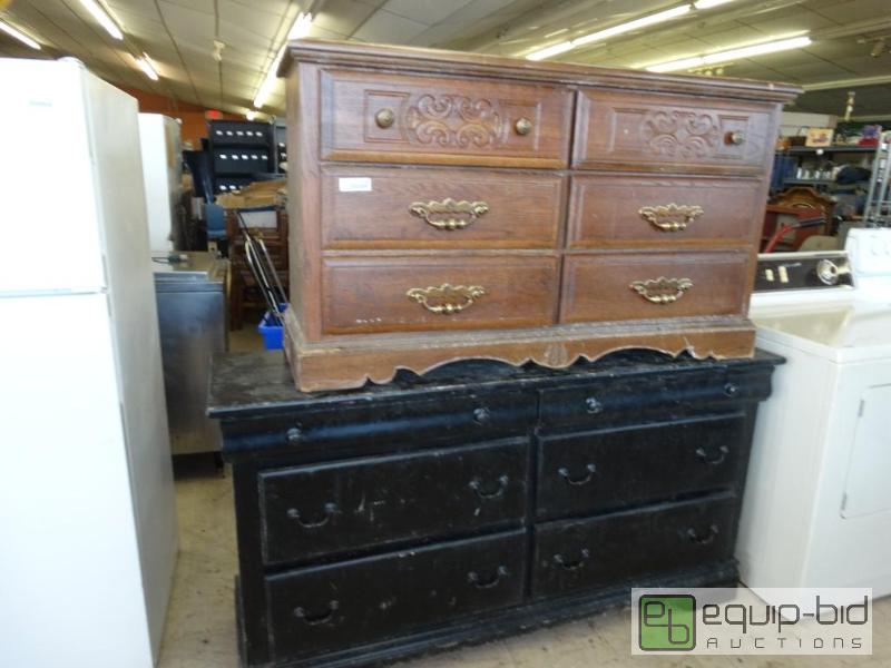 lot 1640 image: 2 Dressers....
