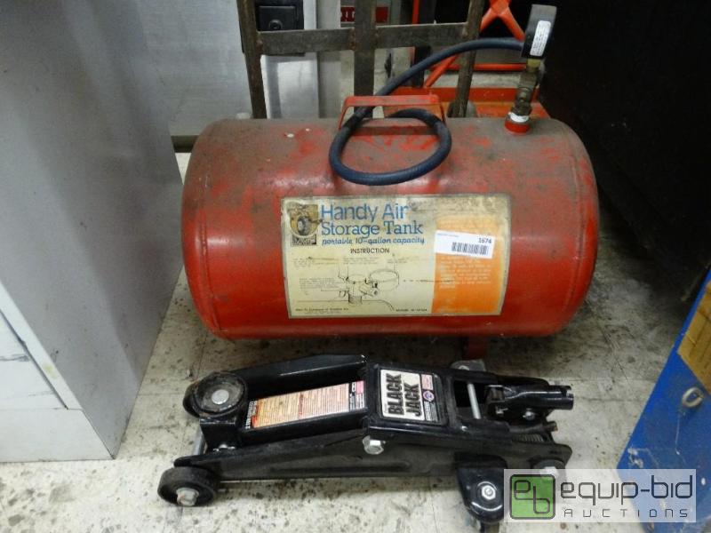 lot 1674 image: Air tank and Car jack....