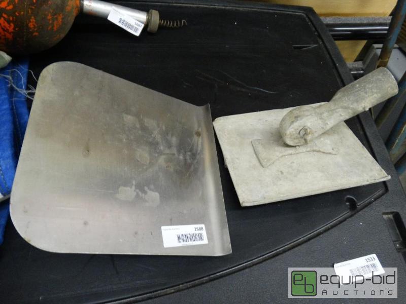 lot 1688 image: 2 Concrete finishing tools....