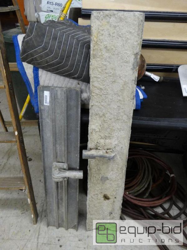 lot 1689 image: 2 Concrete finishing tools....