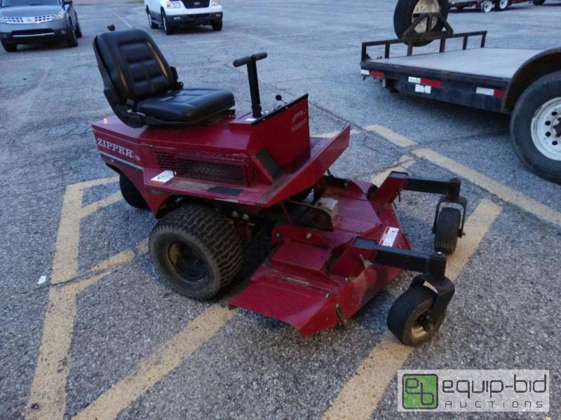 lot 17 image: Zipper LTS-18&nbspzero turn mower.  1458 hou...