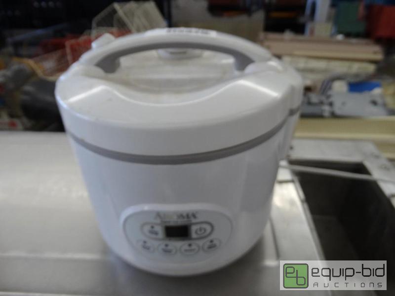 lot 1722 image: Aroma Digital rice cooker....
