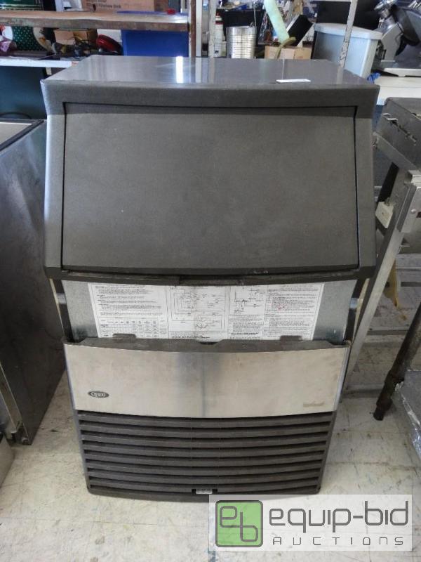 lot 1730 image: Manitowoc ice machine with bin.  115 volt. Un...