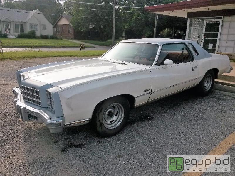 lot 18 image: 1977 Monte Carlo runs and drives good tires,...