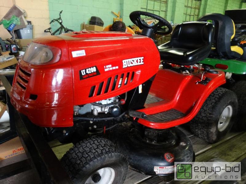 lot 1001 image: 42&quot Cut Huskee&nbspLT&nbsp4200&nbspLa...