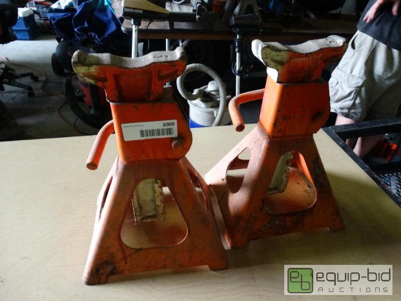 lot 1009 image: Pair of jack stands....