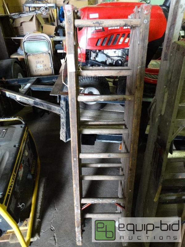 lot 1017 image: Full length extension&nbspladder and wood st...