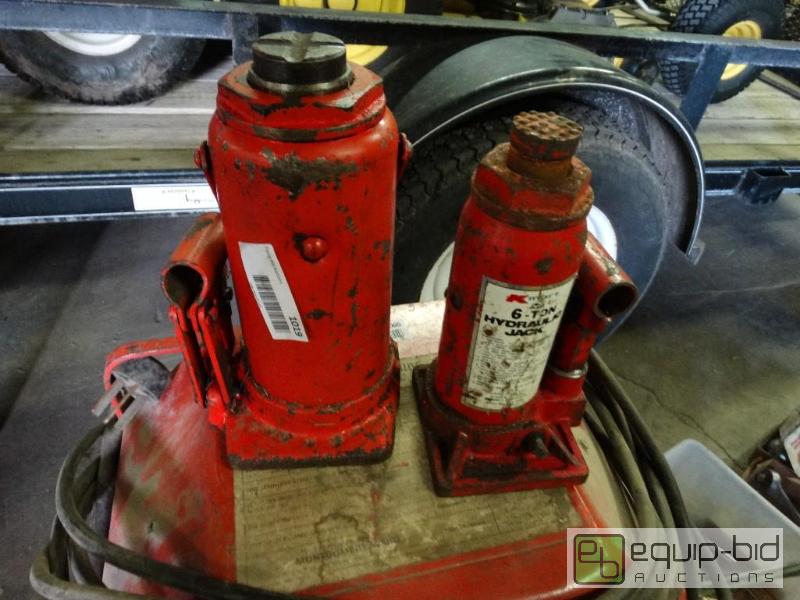 lot 1019 image: 2- Hydraulic&nbspjacks both work....
