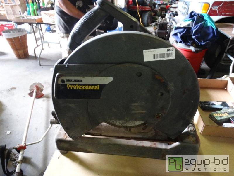 lot 1020 image: Black n Decker cut off saw.  &quotWorks&quot...