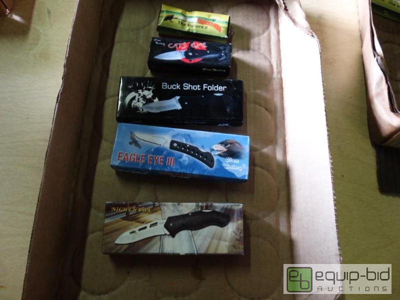 lot 1022 image: Lot of 5 new pocket knifes....