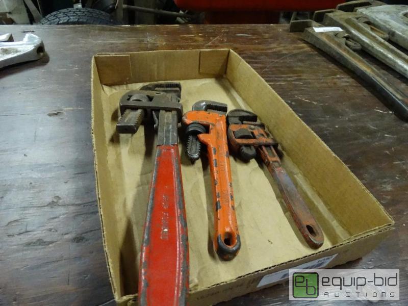 lot 1030 image: Lot of 3 pipe wrenches....