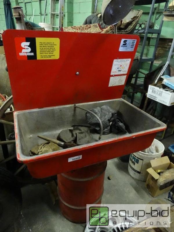 lot 1033 image: Safety - Kleen&nbspparts washer....
