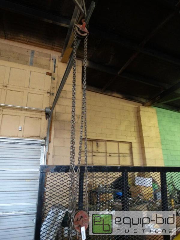 lot 1047 image: Yale 14 ton chain hoist....