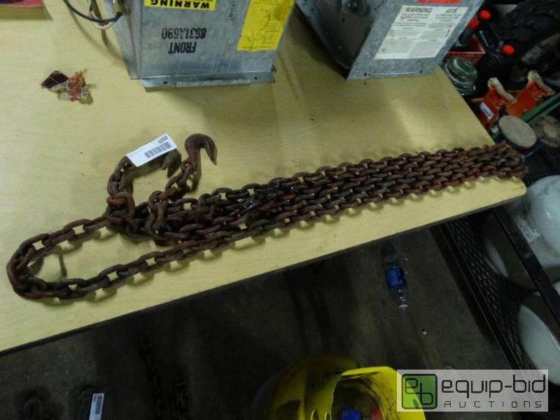 lot 1050 image: 17.5 ft Chain 2 hooks....