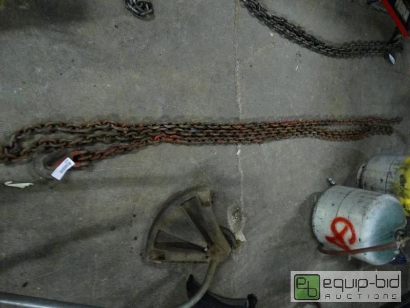 lot 1051 image: 20.5 ft Chain 1 hook....