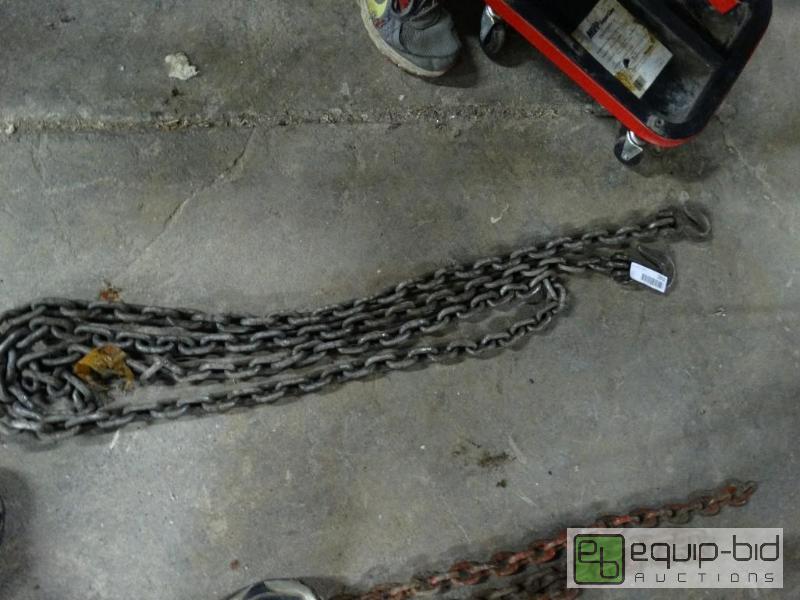 lot 1052 image: 13.5 Ft Chain 2 Hooks....
