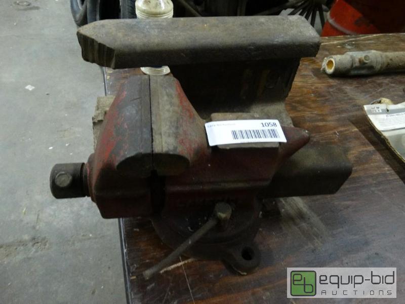 lot 1058 image: Vise and anvil....