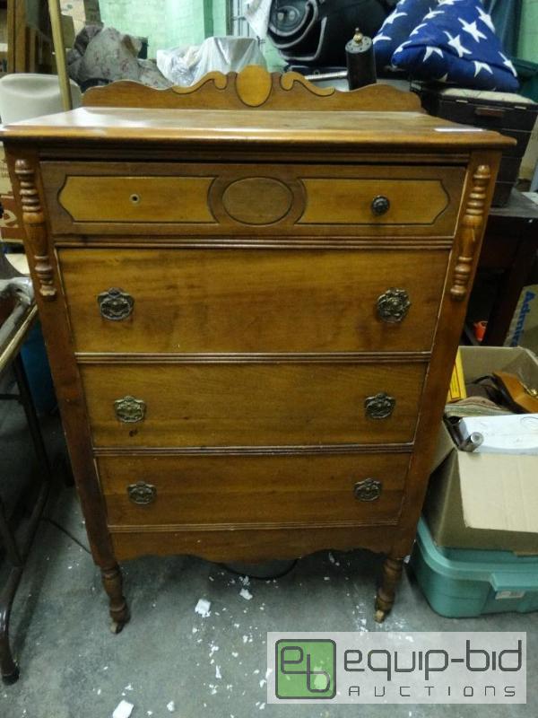 lot 1069 image: 4 Draw chest...