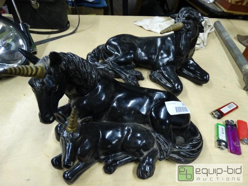 lot 1070 image: 2 Unicorn decor...