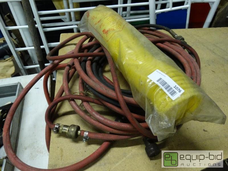 lot 1076 image: 3 Air hoses...