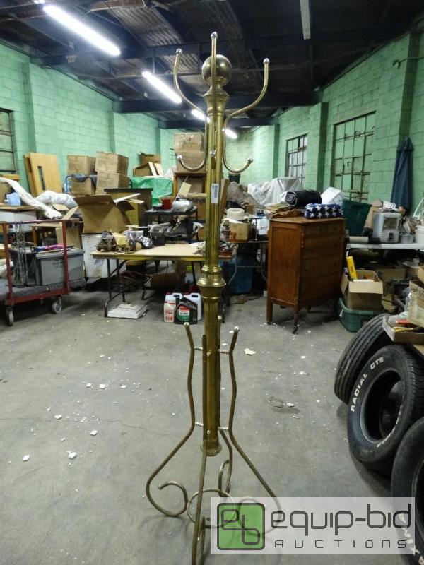 lot 1081 image: Coat rack....