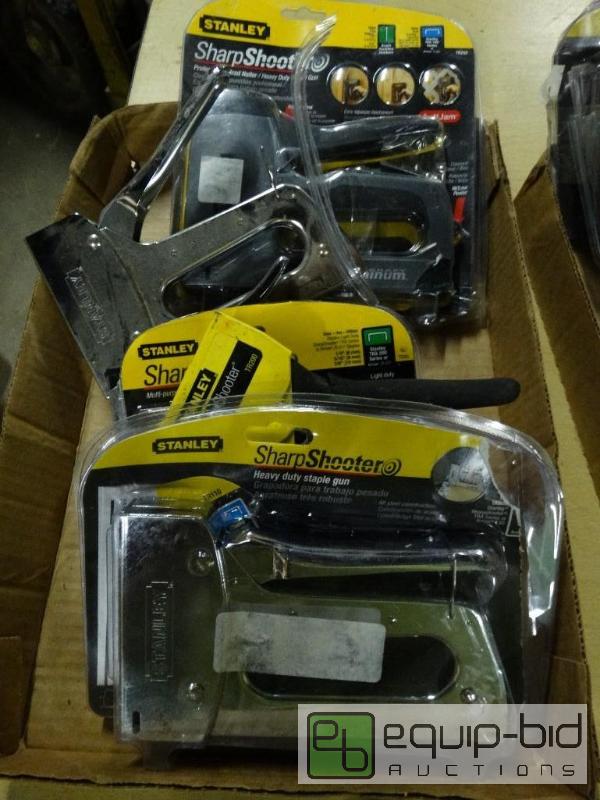 lot 1082 image: 6 Staplers....